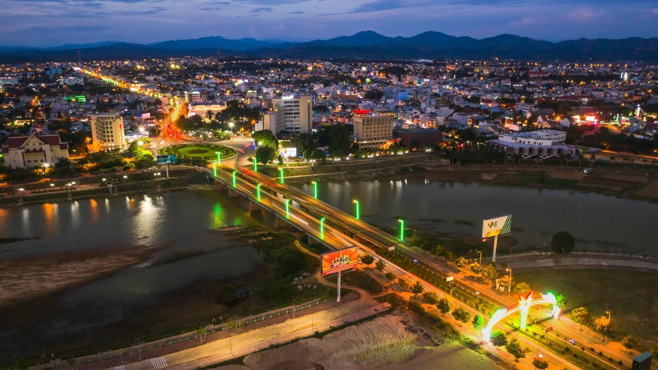 Hoang Thinh Hotel Kon Tum Dış mekan fotoğraf