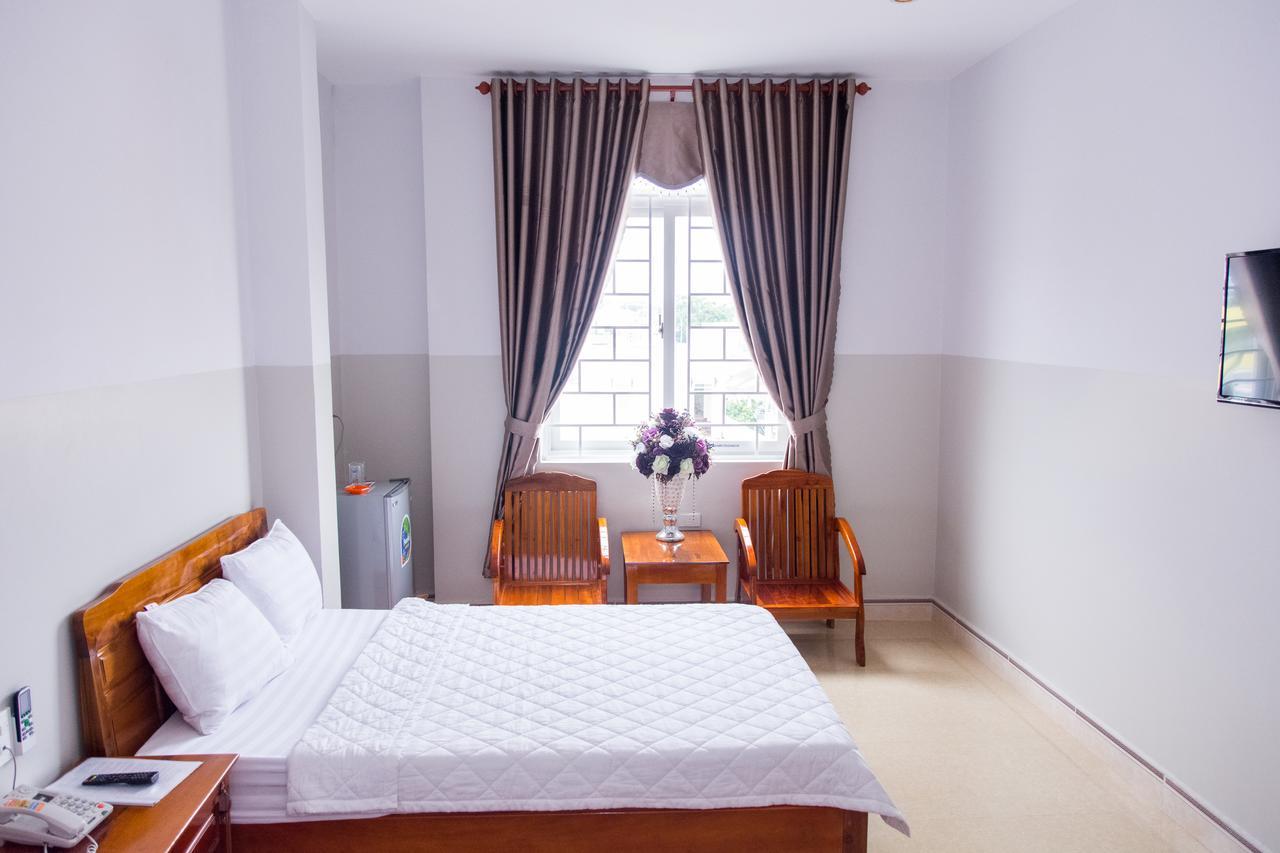 Hoang Thinh Hotel Kon Tum Dış mekan fotoğraf